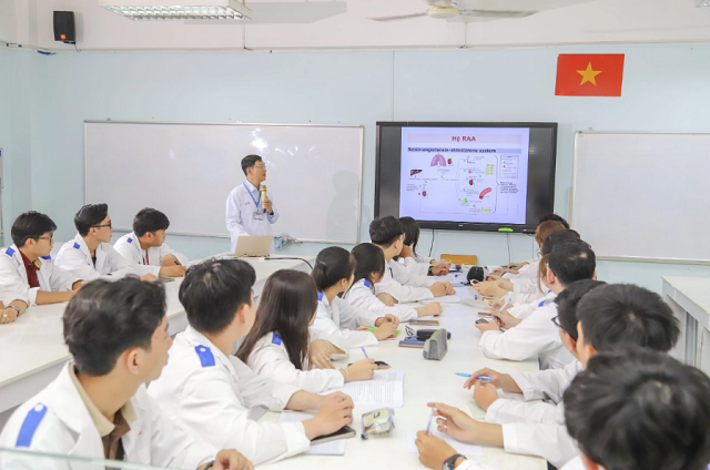 Nên học Phục hồi chức năng hay Y học cổ truyền?